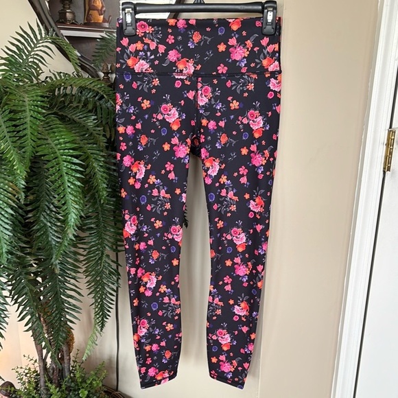 Fabletics Define High Waisted Floral Pure Luxe Black Pink Floral 7/8 Leggings - Picture 1 of 13